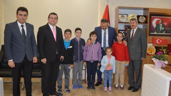 İlçe Milli Eğitim Müdürümüz Onur BEKYÜREK  İlçe Belediye Başkanımız Sn İzzet GÜNDOĞAR´ı Ziyaret