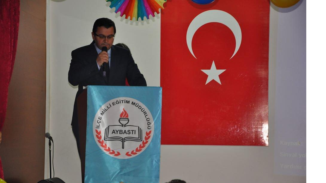 Atatürk Ortaokulu Valimiz Sn Seddar YAVUZ 'un Himayelerinde Yürütülen Önem Koro Yılsonu Gösterisi Fenlisesi Konferans Salonunda Yapıldı 