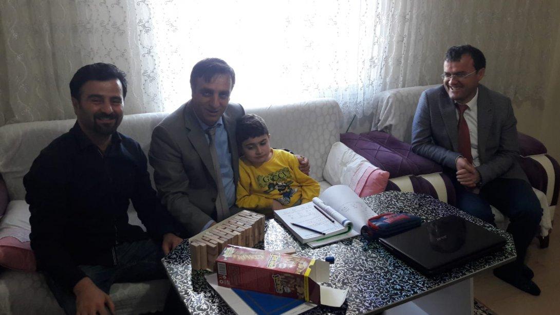 İlçe Milli Eğitim Müdürümüz Osman ÇAKIR Şube Müdürümüz Erkan ALTUN İle Birlikte Evde Eğitim Alan Öğrencilerimizi Ziyaret ettiler