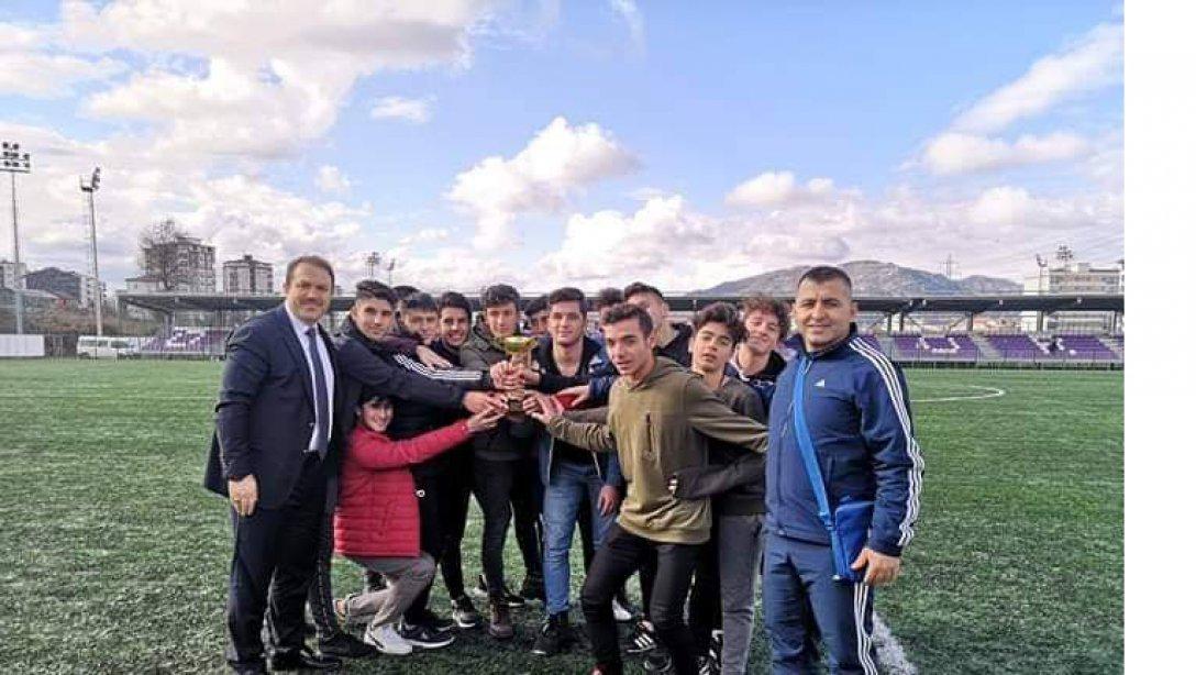 2019-2020 Eğitim Öğretim yılı Okul Sporları Futbol Genç Erkekler Futbol Turnuvasında İlçemiz Fen Lisesi İl İkincisi  Olmuştur 