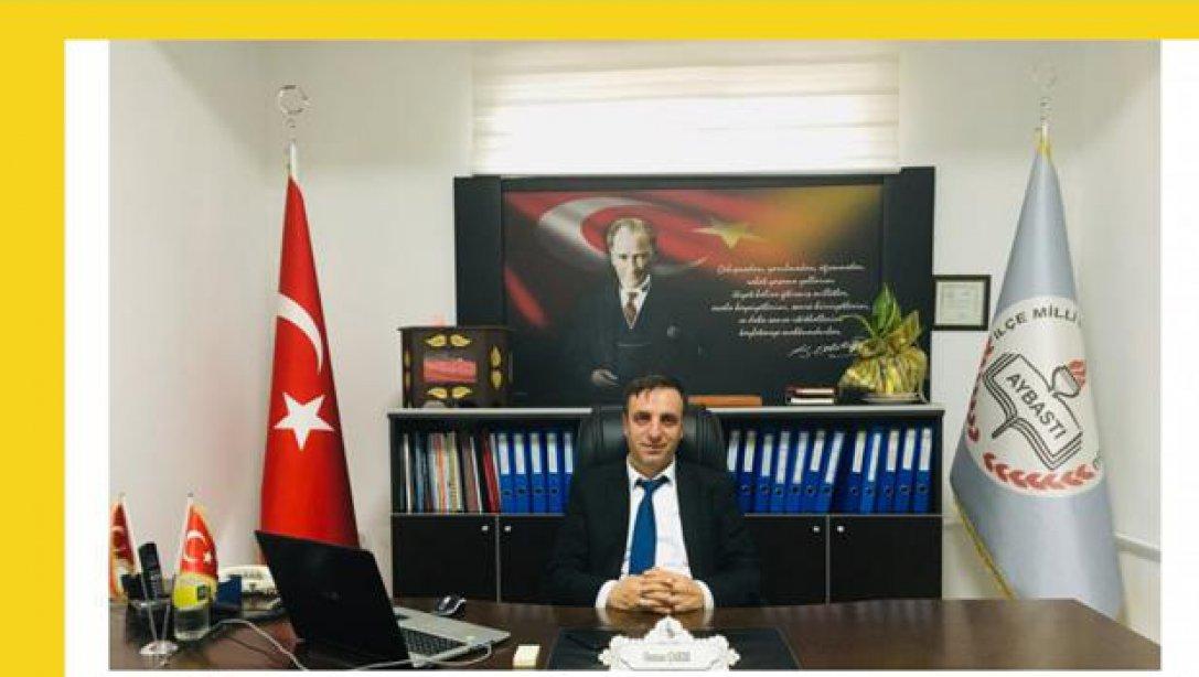 İlçe Milli Eğitim Müdürümüz Osman ÇAKIR Çalışanımızı Ödüllendirdi