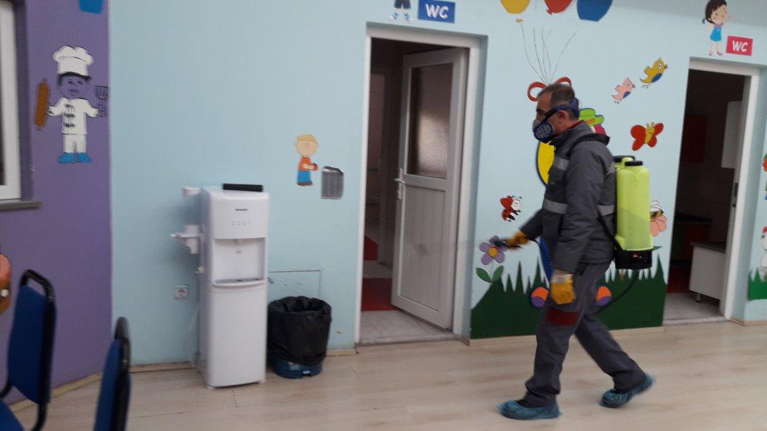Ordu Büyükşehir Belediyesi ve Aybastı Belediyesi İşbirliğince Korona virüsüne karşı Okullarımızda Dezenfekte Yapıldı 