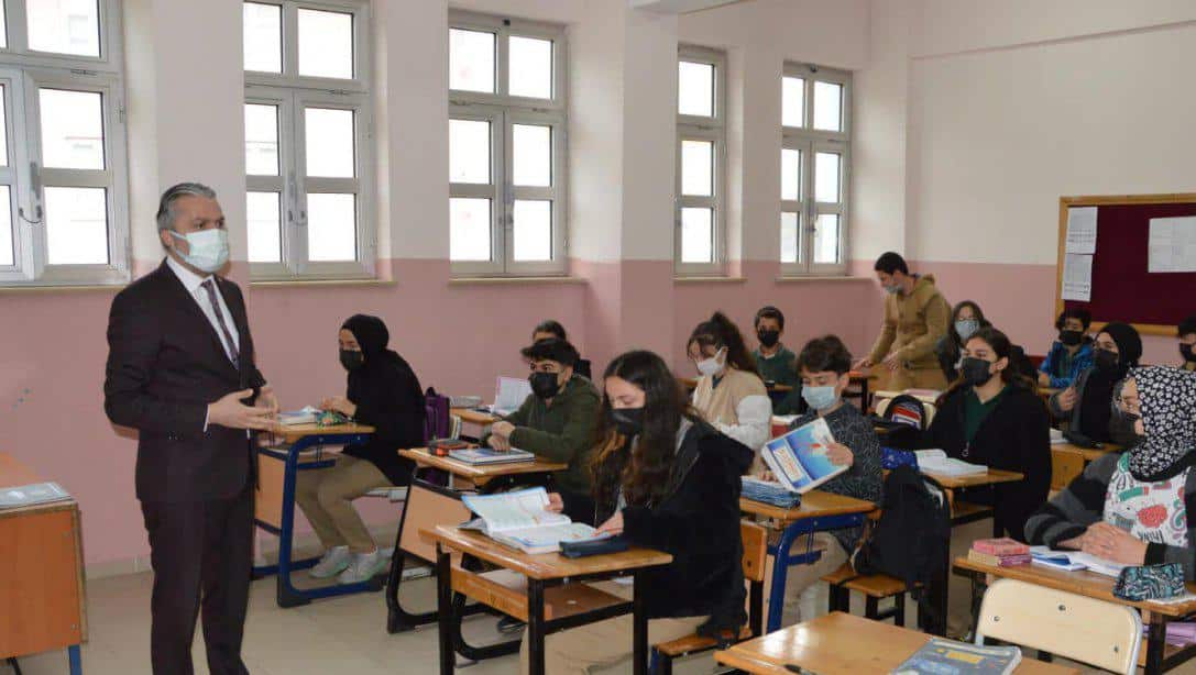 Ortaköy Ortaokulu 8.Sınıf Öğrencilerine Meslekler ve Meslek Lisesi Hakkında Detaylı Bilgilendirme Yapıldı
