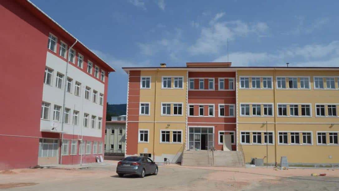 Atatürk Ortaokulu Yeni Binasının Elektrik Sorunu Çözülüyor 
