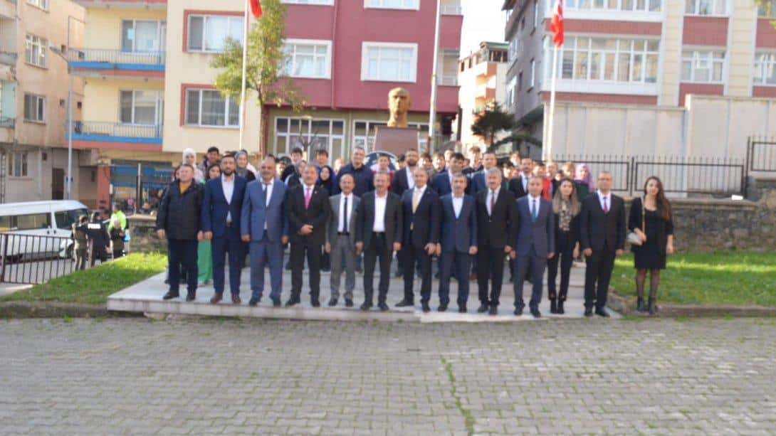 24 Kasım Öğretmenler Gününde Atatürk Anıtında Çelenk Sunma Töreni Düzenlendi.