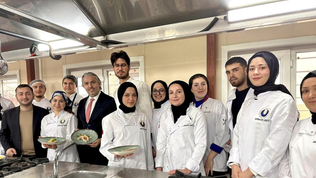 Müdürümüz Sayın Hasan ACU ve Meslek Yüksek Okulumuzun Müdürü Dr.Kamil YAVUZ Yüksek Okul Öğrencilerini #GastronomiAtölyesinde Ziyaret Ederek Çalışmaları Yerinde İncelediler