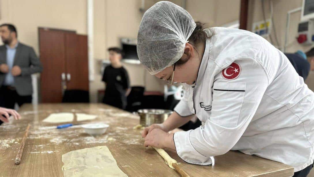 Müdürümüz Sayın Hasan ACU Mesleki ve Teknik Anadolu Lisesinde Gastronomi Atölyesini Ziyaret Etti