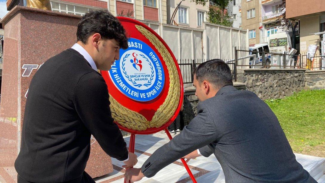 Millî mücadelemizin 105. yılı ve #19Mayıs Atatürk'ü Anma Gençlik ve Spor Bayramı münasebetiyle Atatürk Anıtına Çelenk Konuldu 