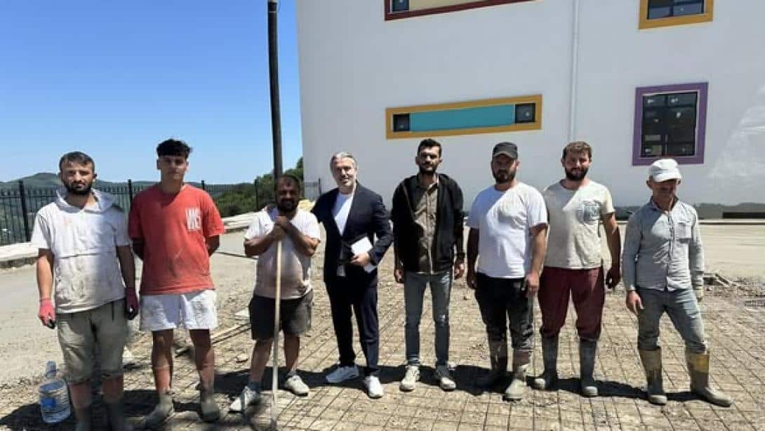Armutlu İlkokulu/Ortaokulu'nda Yeni Dönem Hazırlıkları Tüm Hızıyla Devam Ediyor