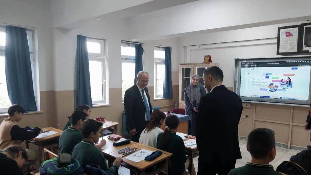 Sefalık Şehit Sadık Kütük Ortaokulunu Ziyaret Ettik