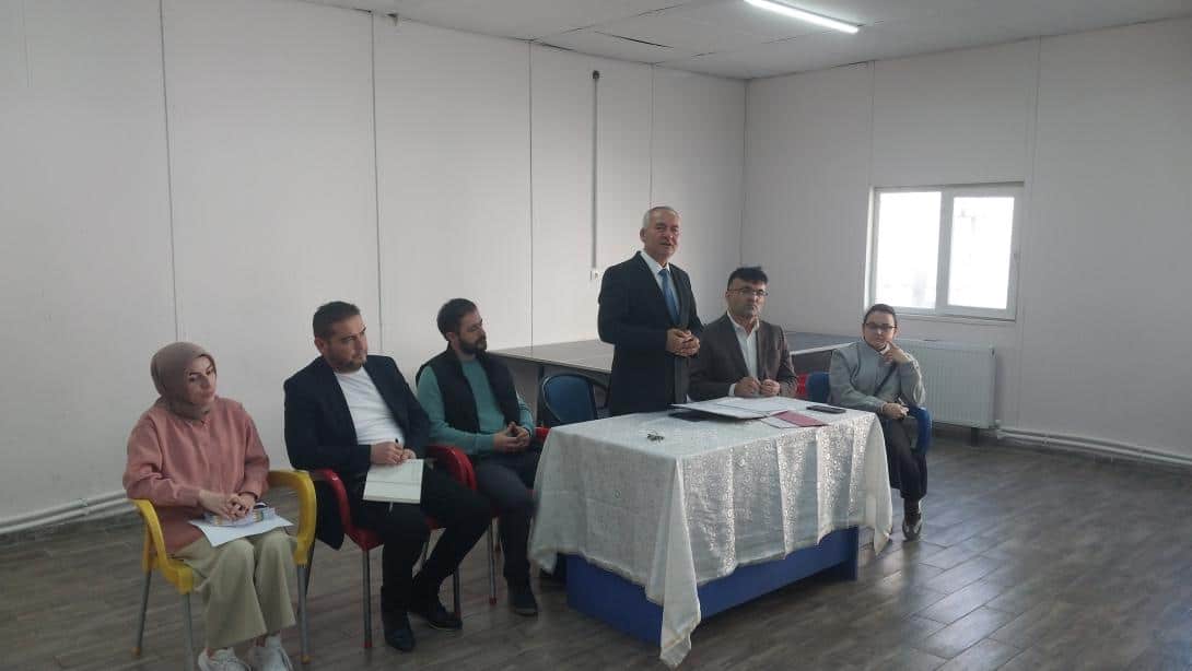 Merkez İlkokulu Veli Toplantısına Katıldık